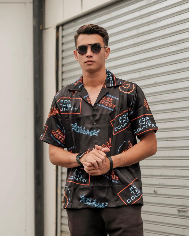 Cùng xem thêm những hình ảnh đời thường đúng chất cực phẩm của chàng thủ môn Indonesia - Nadeo Argawinata.