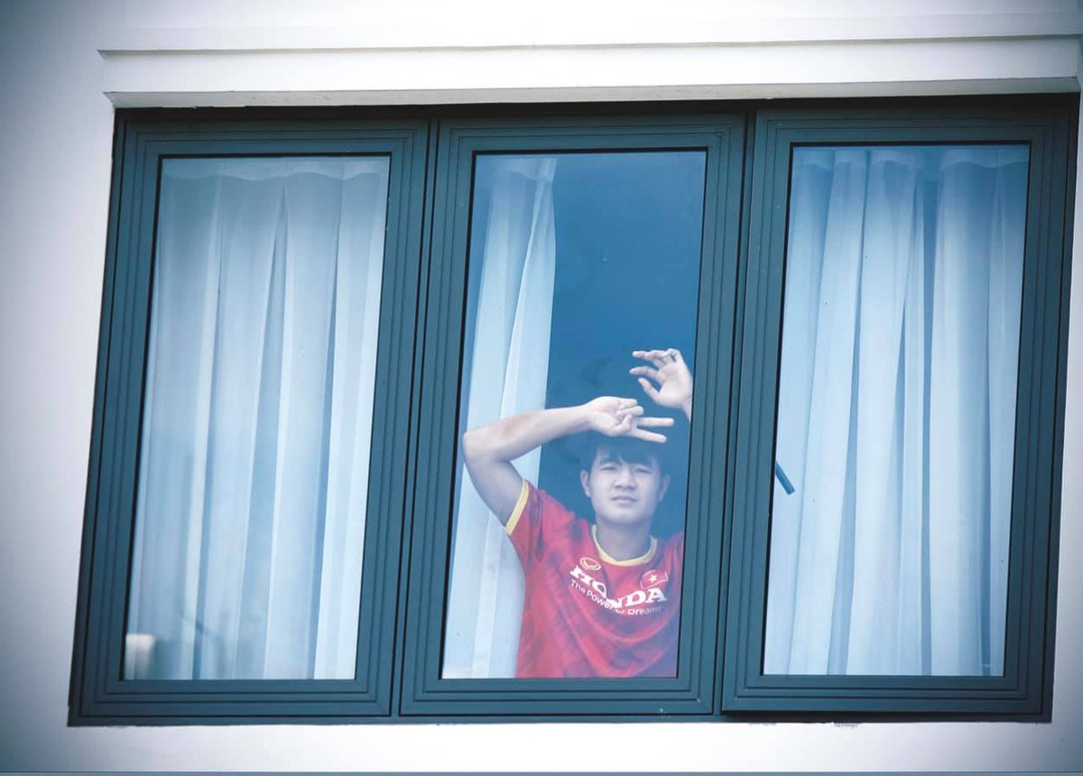 Nếu nhìn Hà Đức Chinh thời điểm này, nhiều người khó nhận ra nếu không có số áo.