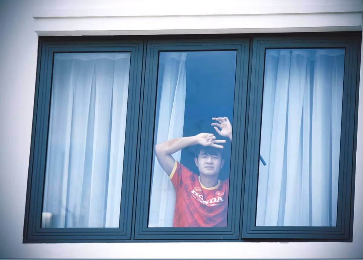 Nếu nhìn Hà Đức Chinh thời điểm này, nhiều người khó nhận ra nếu không có số áo.