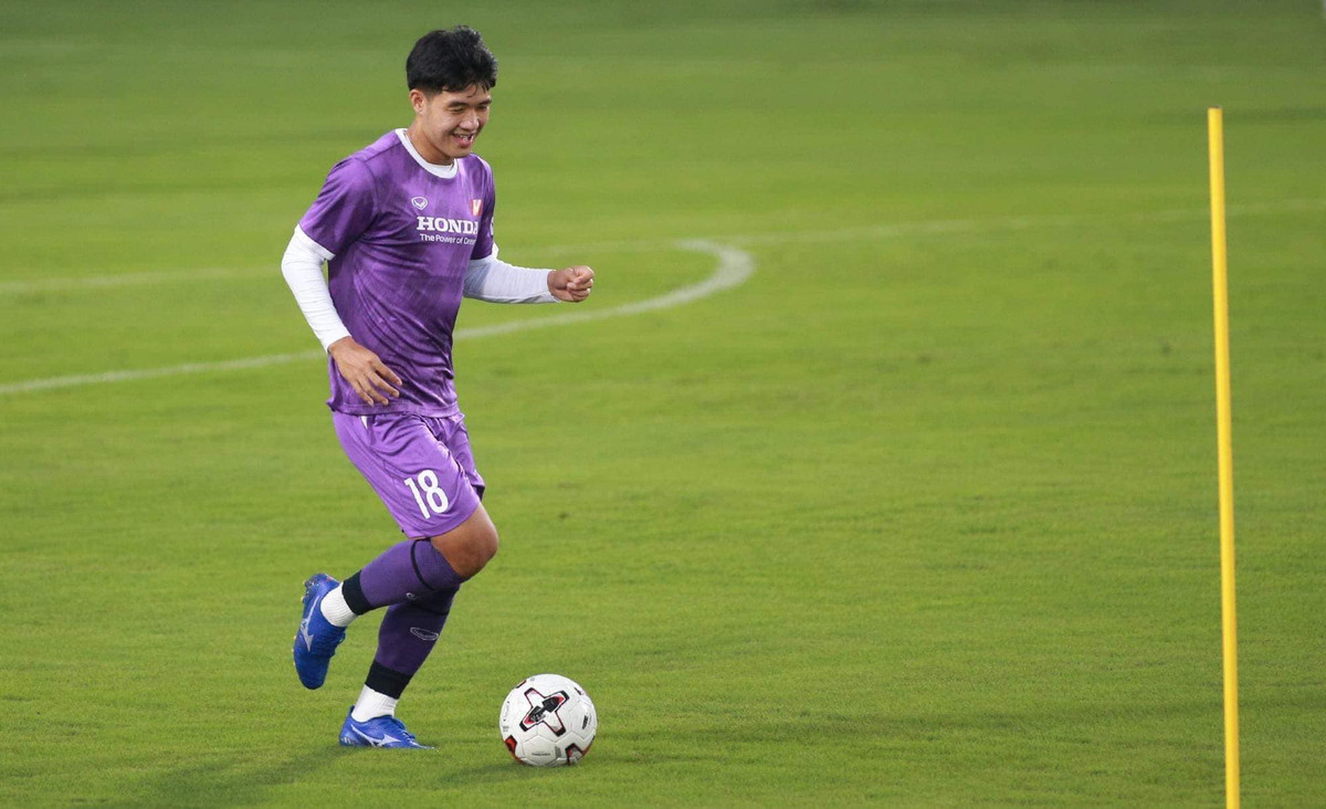 Trắng sáng bật tone so với đồng đội.