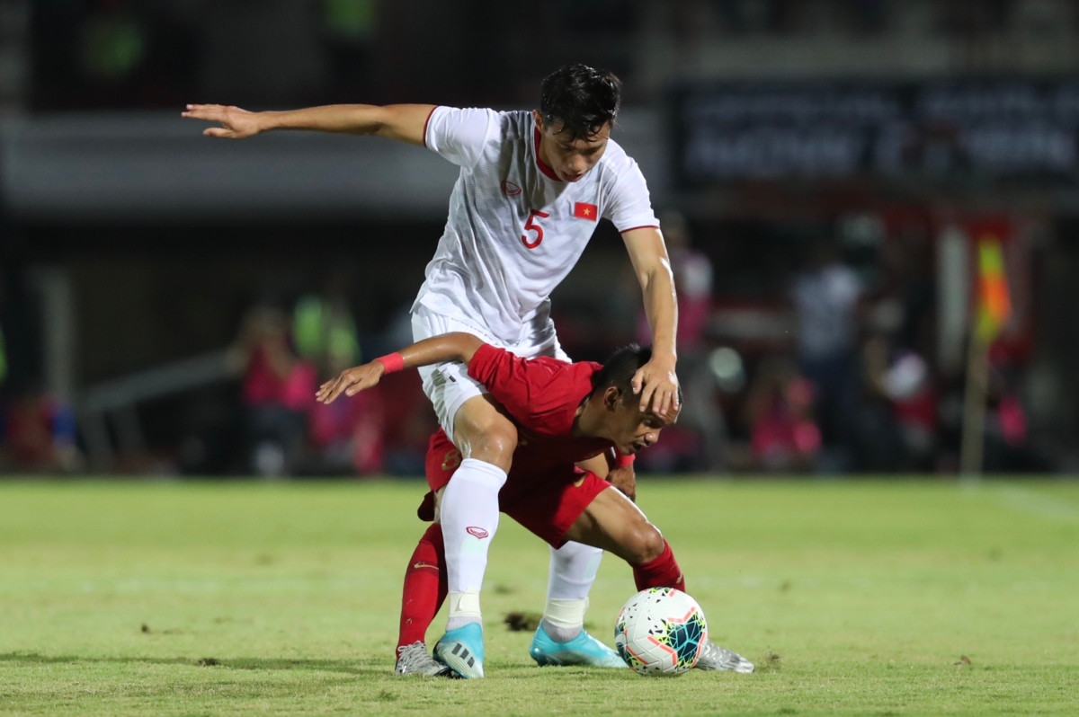 Văn Hậu từng gây ra chấn thương khiến cầu thủ Indonesia phải ngồi xe lăn tại trận chung kết SEA Games 30.