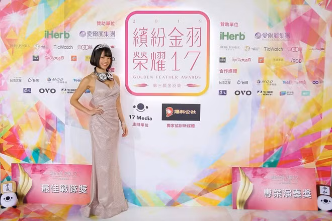 Năm 2018, MEL tách ra hoạt động solo. Cùng năm, nữ DJ nóng bỏng này tham gia nhiều nhạc hội tại Đài Loan (Trung Quốc) và tích cực mở rộng ra thị trường các nước châu Á.