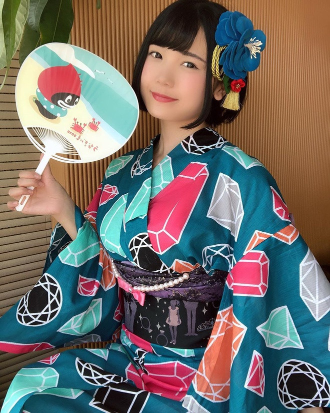 Cùng tài năng âm nhạc, MEL còn hút lượng fan lớn nhờ ngoại hình nổi bật, cuốn hút.