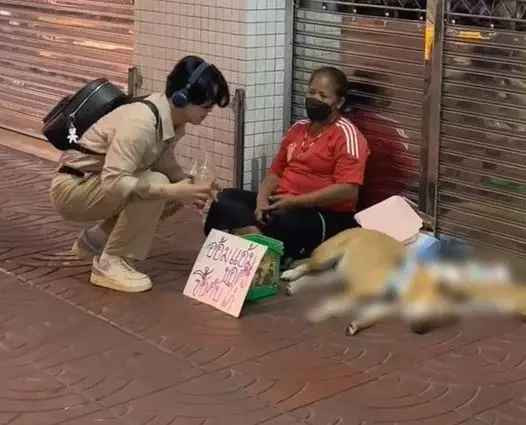 Mới đây, trên kênh TikTok vừa lập, Nờ Ô Nô đã đăng tải video nằm trong series từ thiện "Người nghèo ăn gì Nờ Ô Nô cho ăn đó".