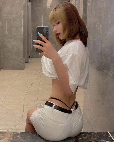 Ngoài ý kiến chỉ trích, nhiều người còn kêu gọi không follow Gia Bảo và bỏ ngoài mắt những hình ảnh phản cảm của ladyboy này.