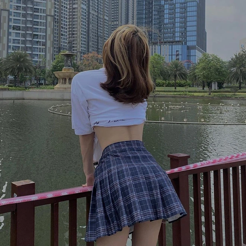 Nhiều dân mạng cho rằng, sau lần đầu được mọi người chú ý đến, Gia Bảo lại tiếp tục "tụt" để đánh bóng danh tiếng. Thậm chí, một số còn cho rằng, ladyboy này đang cố gắng để nổi tiếng theo hình ảnh xấu.