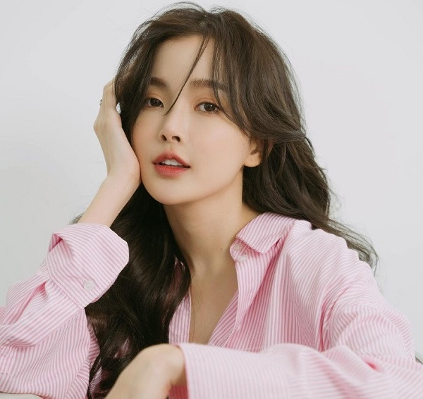 Nhiều người quan niệm nếu phụ nữ đã kết hôn và sinh con thì không nên ăn vận như vậy nhưng Crissie Lee cho thấy ngoại lệ.