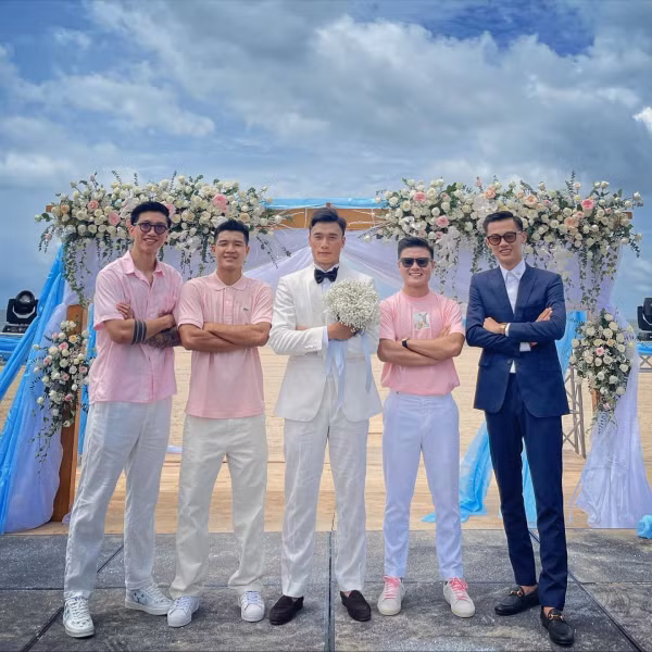 Không chỉ vậy, Dianka cũng đã đăng tải những khoảnh khắc ấm áp bên gia đình kèm theo lời cảm ơn tới bậc sinh thành bằng tiếng Nga.