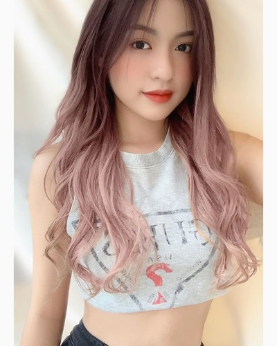 Sau khi câu trả lời của Thanh Tâm lên sóng, nhiều người đặt ra câu hỏi rằng nếu đôi chân 1m13 thì chân hot girl "bắp cần bơ" lại dài hơn chân siêu mẫu Thanh Hằng (1m12).