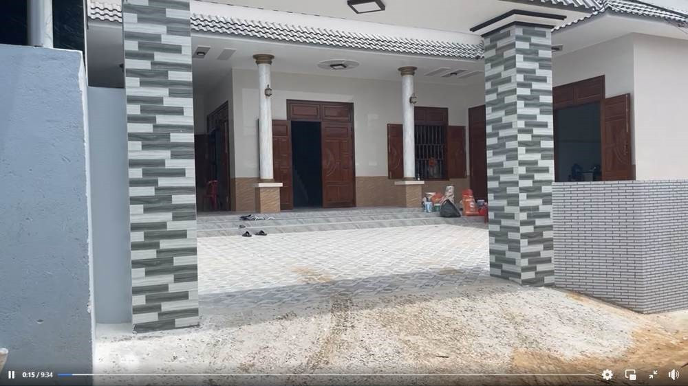 Quang Nho chia sẻ với truyền thông: "Tôi rất vui và hạnh phúc vì mình góp được chút công sức vào món quà này cho bố mẹ. Còn một khoản nợ ngân hàng nhưng đó là động lực để tôi phấn đấu hơn trong sự nghiệp".