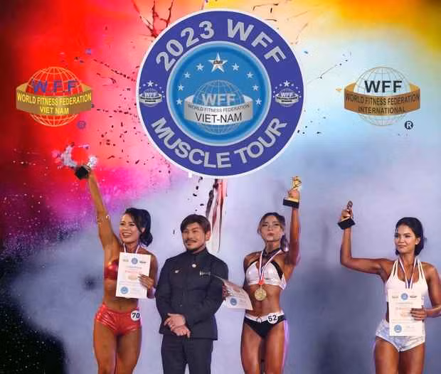 Kết hợp tập luyện, bà mẹ 9X nghiên cứu sâu hơn về dinh dưỡng, chế độ ăn eat clean. Áp dụng biện pháp dinh dưỡng, kết hợp cùng các bài tập “nặng đô”, cơ bắp của H’Nhi cải thiện rõ rệt.