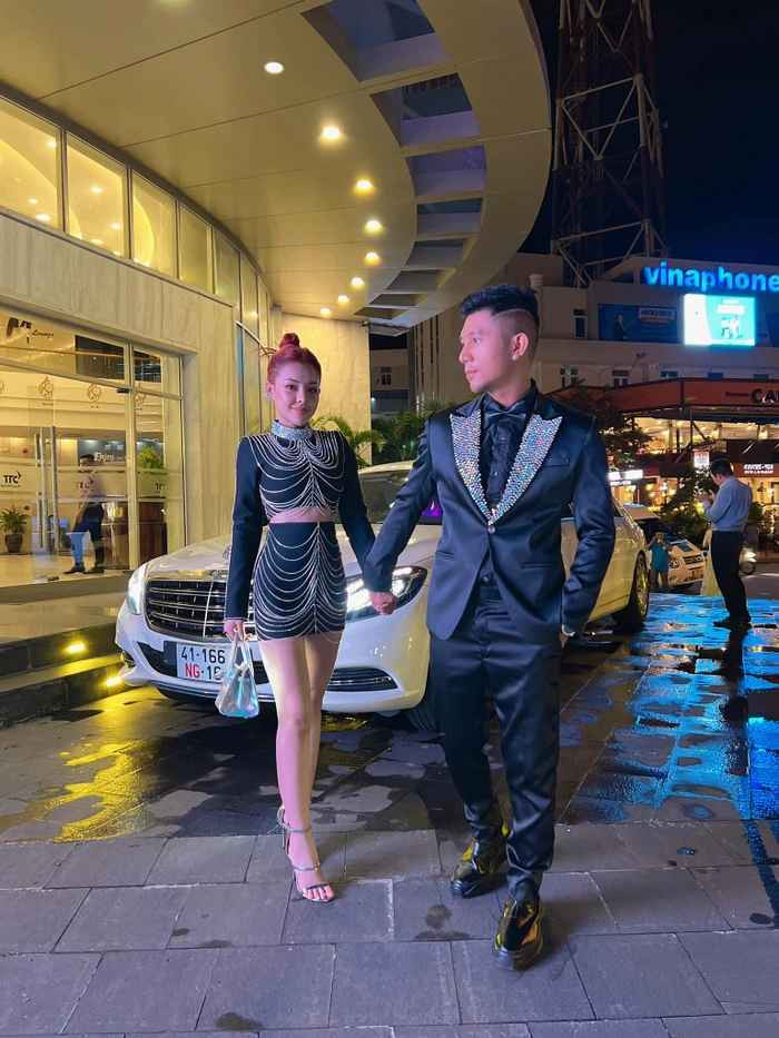 Dù không ít lần cả hai đã công khai chia tay, nhưng sau tất cả Ngân 98 và Lương Bằng Quang vẫn ở bên cạnh nhau. Nhiều người vô cùng trông ngóng sẽ nhận được tin vui từ phía cặp đôi vào một ngày gần nhất.