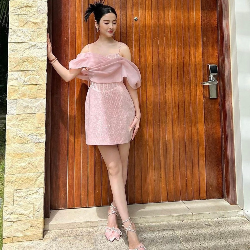 Trong mắt người hâm mộ, Chu Thanh Huyền được nhận xét có ngoại hình xinh đẹp, khả ái. Cô nàng sở hữu vóc dáng đẹp, phong cách thời trang ấn tượng.