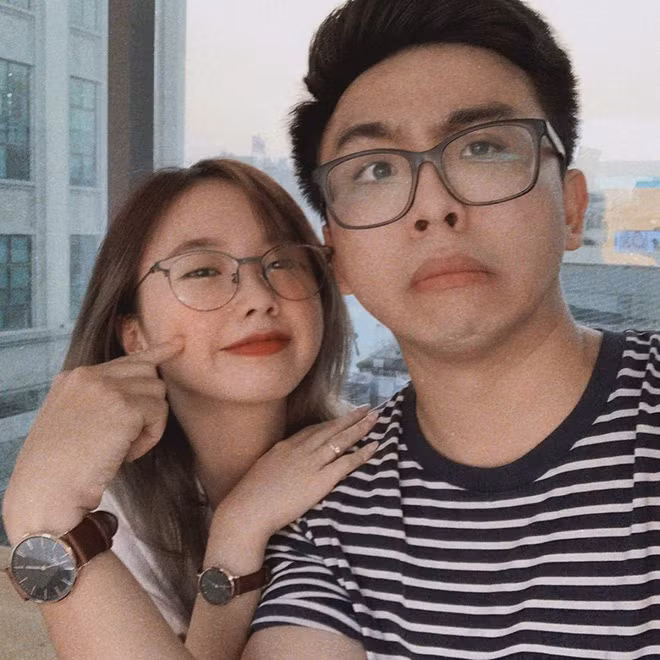 Trong 1 vlog, bạn bè đã "bóc" rằng đây là chiếc LX 570 của chàng công tử nhà "phở Lý Quốc Sư", được bố cấp để đi lại và... tán gái.