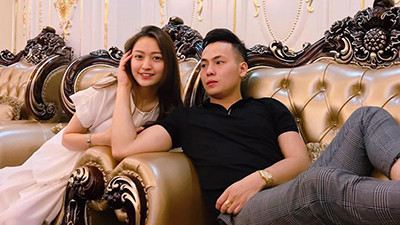 Hà Quang Dũng đã "mở bát" năm mới với tin vui rước được nàng về dinh. Nửa kia của thiếu gia Hà thành sở hữu vẻ ngoài khá xinh xắn với những đường nét cân đối, hài hoà.