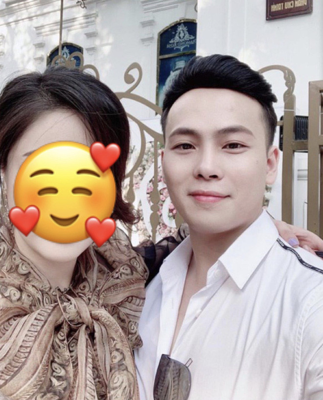 Hà Quang Dũng là cái tên rất đình đám trong giới rich kid Việt. Anh chàng xuất thân từ một gia đình bề thế chuyên kinh doanh đồ nội thất.