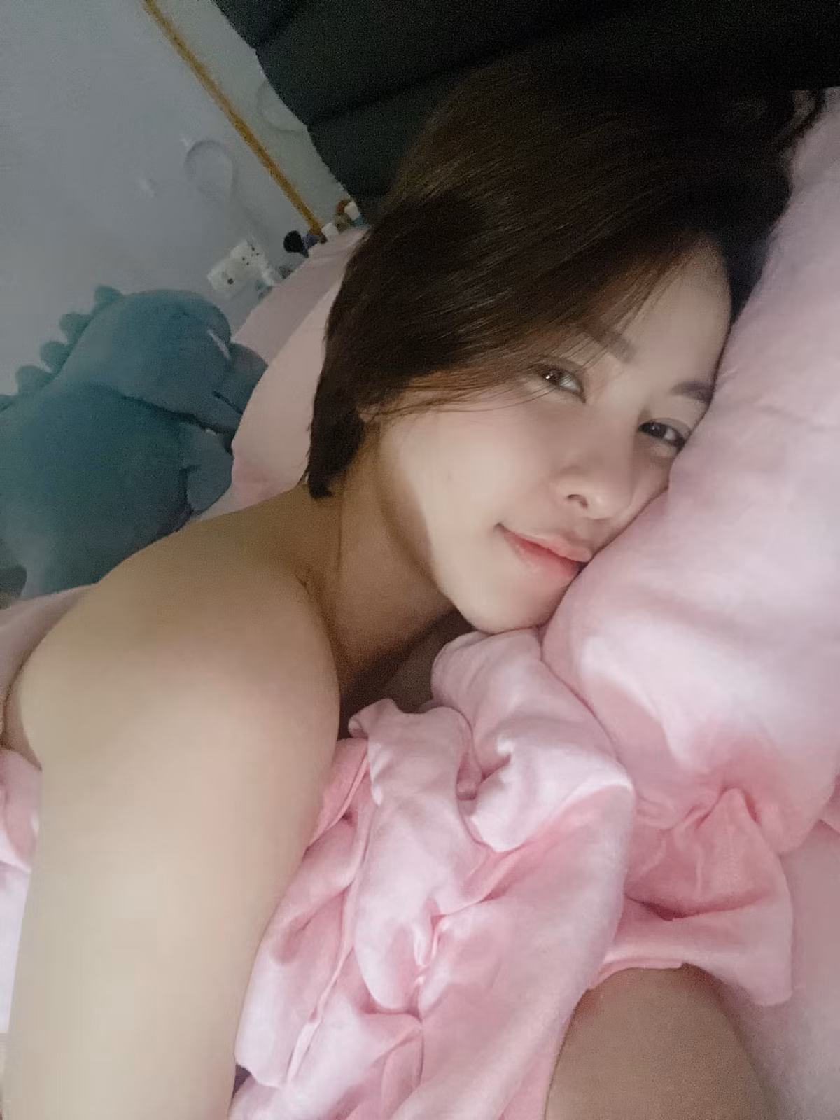 Chia tay mối tình 5-6 tháng cách đây không lâu, ngày 25/5, hot girl Trâm Anh tiết lộ đang yêu một người.
