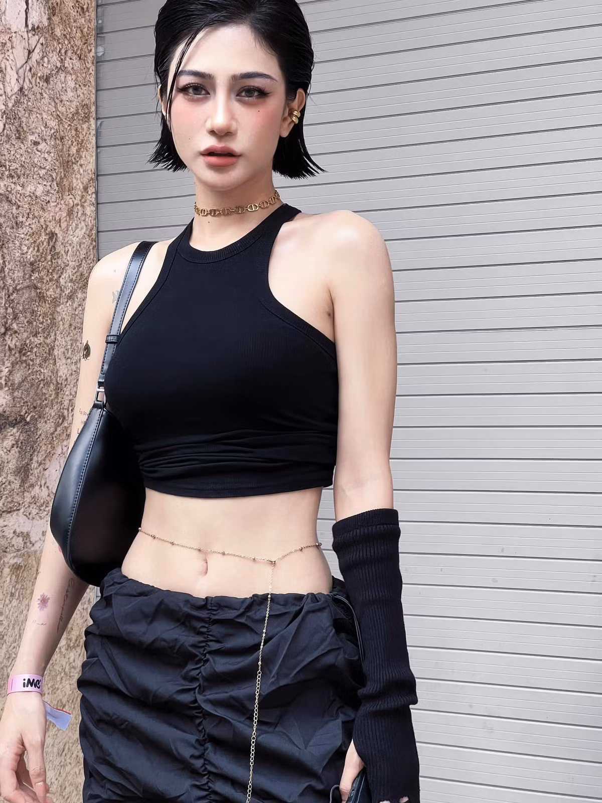 Ngọc Bích từng gây chú ý khi tham dự một số cuộc thi sắc đẹp. Mỹ nhân sinh năm 1994 sở hữu chiều cao cao 1m70, số đo 3 vòng lần lượt là 88-58-94cm.