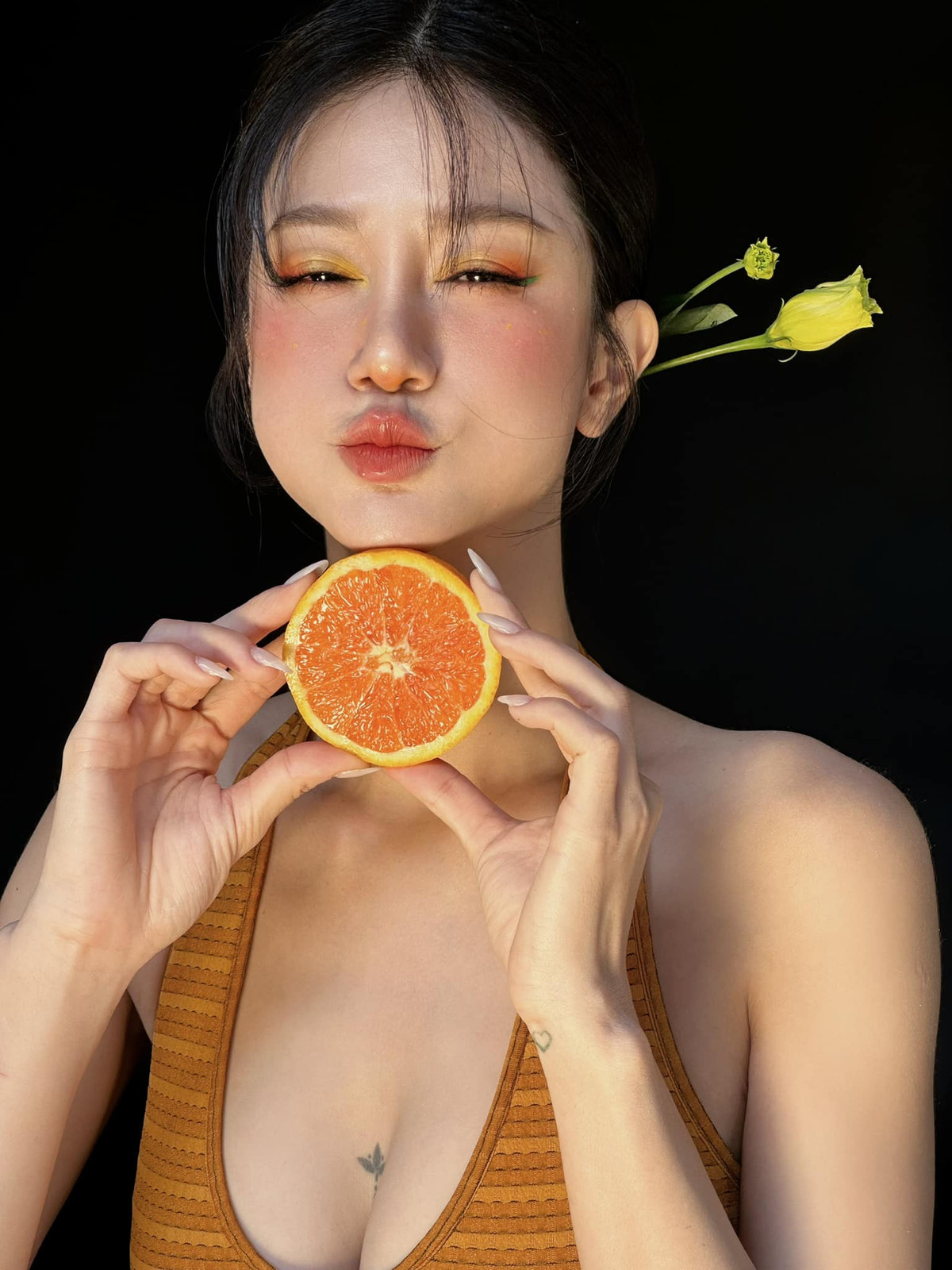 Sau hành trình giảm mỡ bụng thành công, hot girl Quảng Ninh này chăm khoe vóc dáng lên MXH.