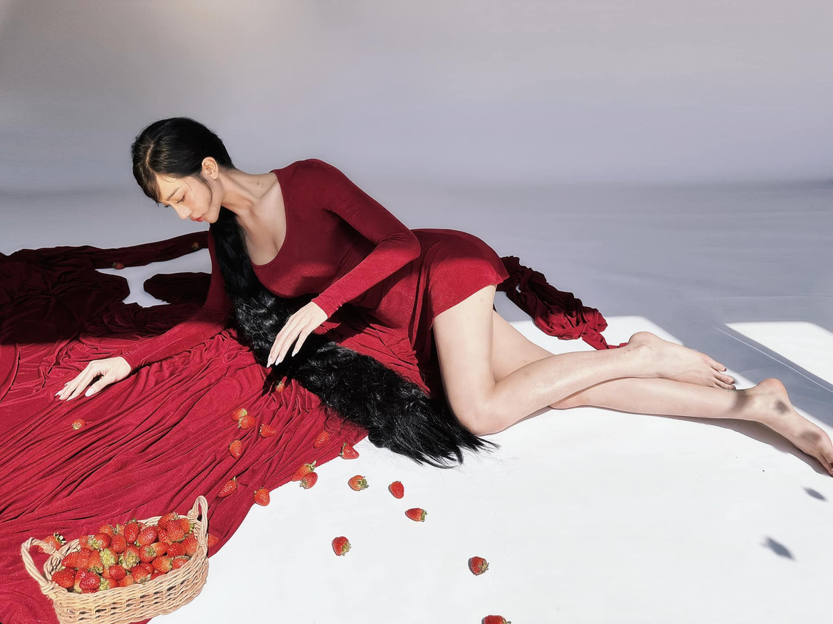 Mới đây, Ngọc Bích chia sẻ thành quả giảm 8cm mỡ bụng thành công.