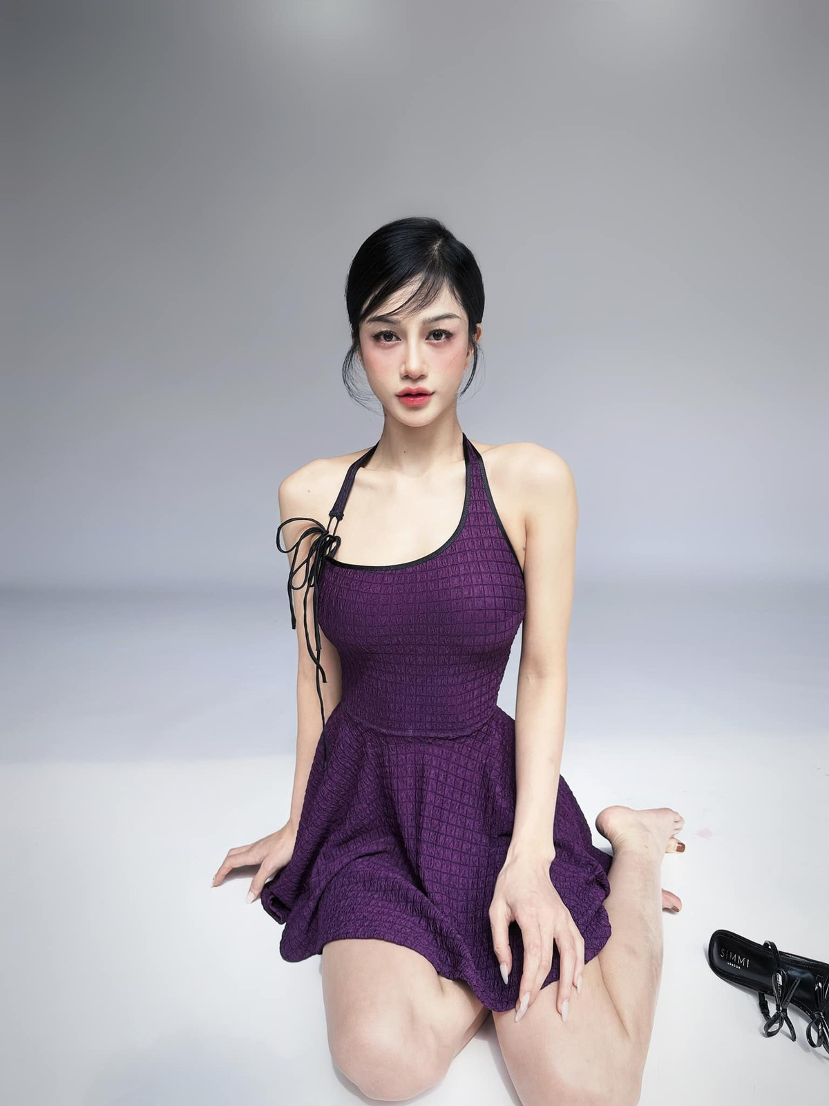 Nhờ thân hình chuẩn mà Ngọc Bích không ngại diễn những trang phục gợi cảm.