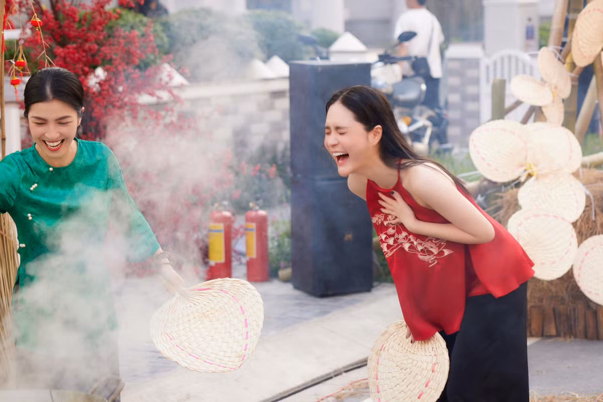 Tuy nhiên, một video đang lên xu hướng trên nền tảng TikTok tiết lộ rằng khu chợ này đã bị dỡ bỏ chỉ sau 3 tiếng vui chơi.