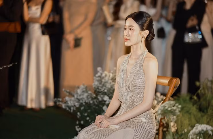 Được biết, Bí Đỏ sinh năm 1994 tại Nga. Cô có mẹ là người Nam Định, còn bố là người Đô Lương (Nghệ An).