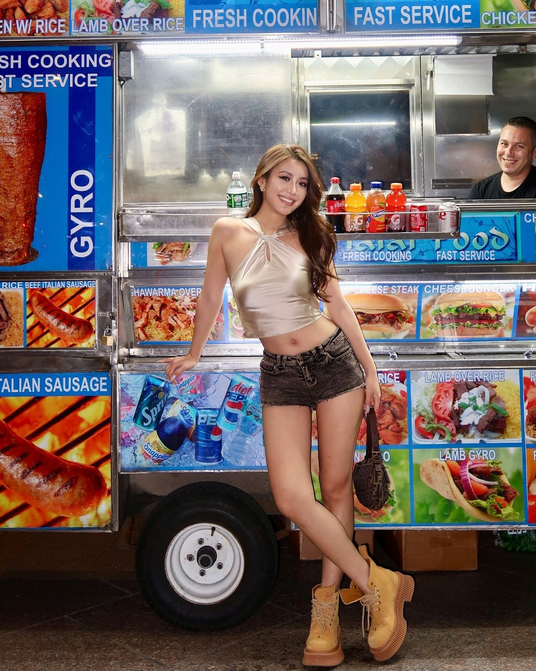 Trong quá trình nấu ăn, Sherry Xia hạn chế nêm nếm quá nhiều gia vị, ưu tiên các món hấp, luộc và áp chảo để giữ nguyên hương vị và dinh dưỡng.