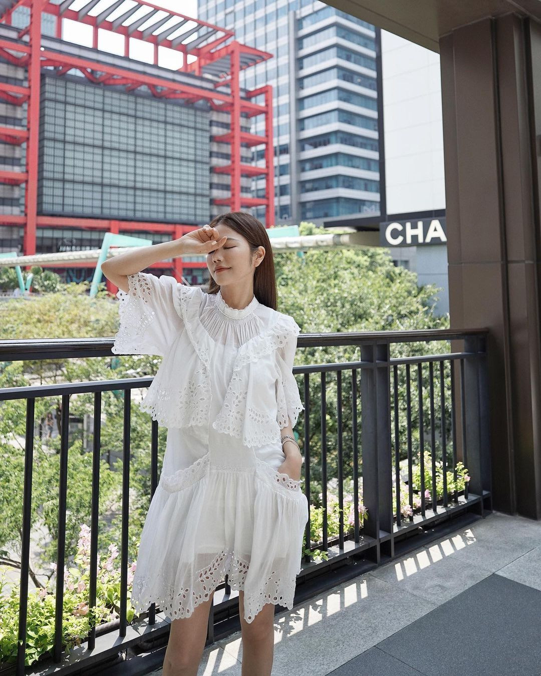 Hiện tại, Lure Hsu bước sang tuổi 48 nhưng khi nhìn vào những bức hình gần đây, có thể thấy cô vẫn giữ được nét trẻ đẹp không kém 6 năm về trước.