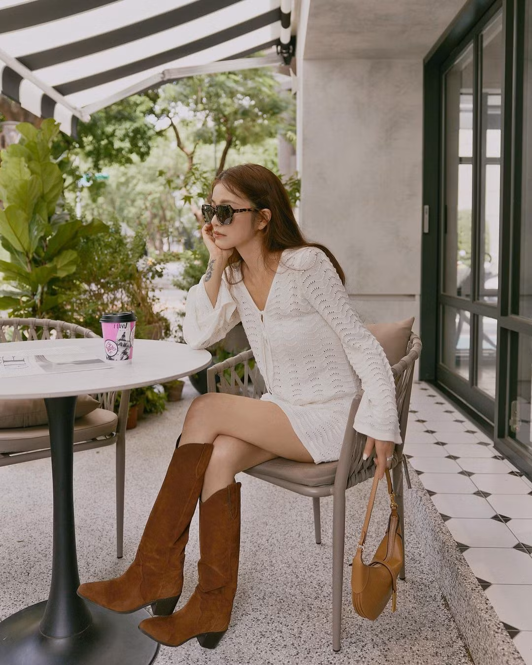 Ngoài chăm sóc nhan sắc, Lure Hsu cũng không quên giữ thói quen tập thể dục để giữ cơ thể thon gọn, không có những dấu vết chảy xệ, nhăn nheo.