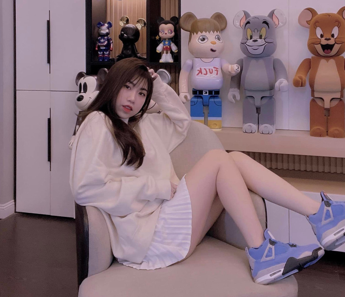 Gái xinh quê Hải Dương có mối quan hệ cực kỳ thân thiết với anh trai hơn mình một tuổi. Khi anh trai thi đấu hay gặp phải chấn thương, cô nàng cũng luôn là người bên cạnh chăm sóc, động viên và là nguồn động lực tiếp sức cho Văn Toàn vững tâm thi đấu.