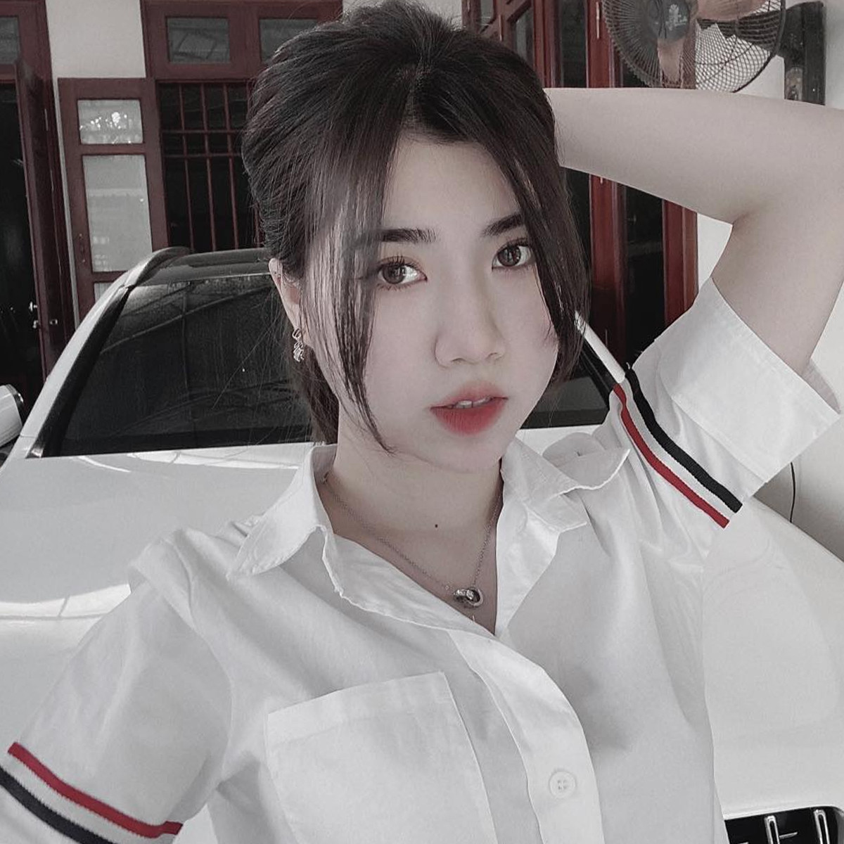 Trước đây Nguyễn Nụ từng là sinh viên theo học ngành dược và có khoảng thời gian làm tại quầy thuốc.