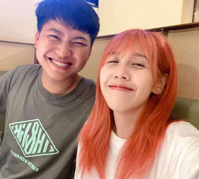 Người xem bị ấn tượng bởi gương mặt nghiêm khắc, hầu như trong mọi khung hình, Mũi trưởng Long đều lạnh như băng.