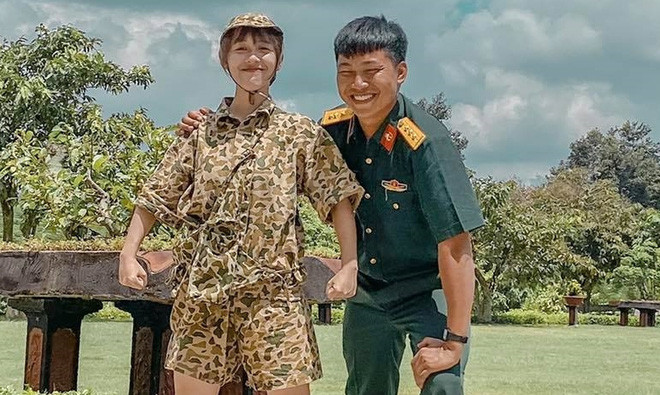 Ngay cả khi ở những tình huống "buồn cười nhất", Mũi trưởng vẫn không thay đổi sắc mặt.