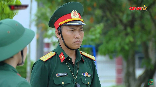 Bên cạnh sự lầy lội của dàn cast Sao Nhập Ngũ 2020 là các "thiếu nữ" hài hước như Diệu Nhi, Hậu Hoàng, Khánh Vân..., nhân vật được quan tâm nhất đó chính là Mũi trưởng Mũi đặc công - Thượng uý Nguyễn Việt Long.