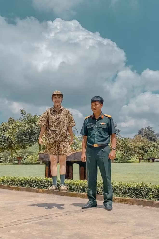 Sau này Mũi trưởng có chia sẻ lại thật tâm anh cũng ráng phải nhịn cười, giữ vững hình ảnh nghiêm nghị thì các "đồng chí" mới chịu nghe lời.