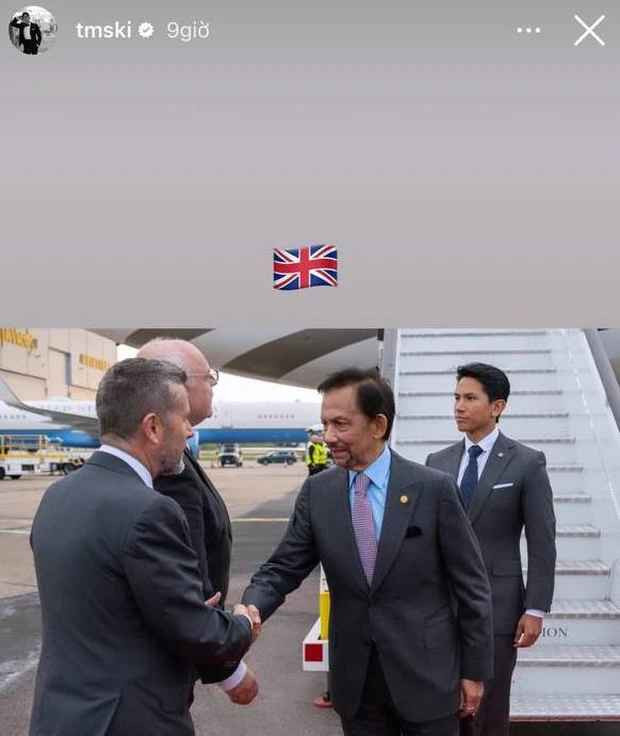 Mới đây, MXH rần rần chia sẻ thông tin Hoàng Tử Brunei - Abdul Mateen sinh năm 1991 sang Việt Nam tuyển vợ. Rất nhiều các trang MXH, netizen rần rần cho rằng chàng hoàng tử điển trai này đang có mặt tại Hà Nội.