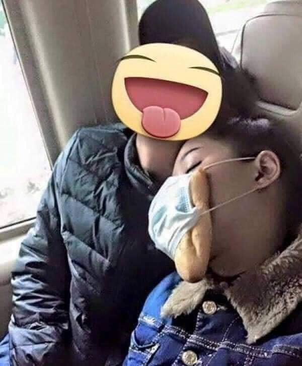 Ngửi bánh mì là phương pháp chống say xe được nhiều người lựa chọn.