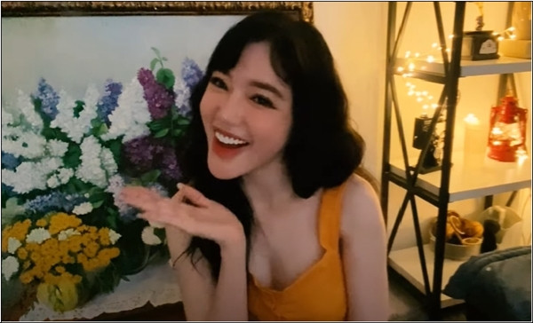 Gương mặt Elly Trần liên tục bị chê cứng