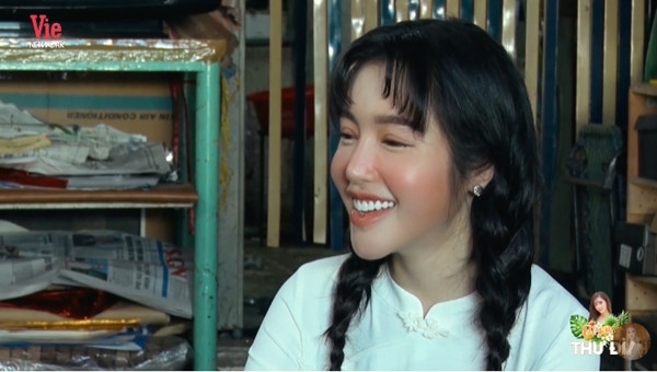 Trước đó, Elly Trần cũng nhiều lần gây chú ý bởi gương mặt hoàn toàn khác của mình.