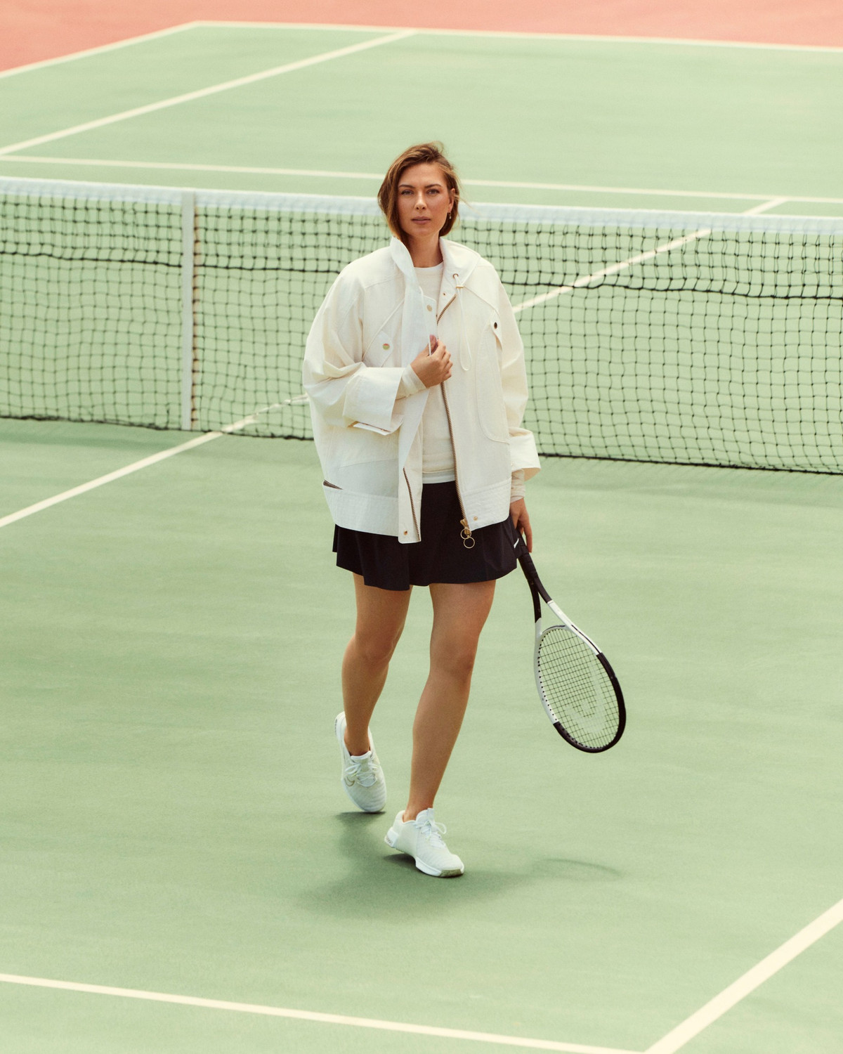 Tuy nhiên, fan vẫn nhận ra điểm khác nằm ở mái tóc cô nàng khi bộ tóc vàng nổi bật giờ đã được nhuộm nâu.