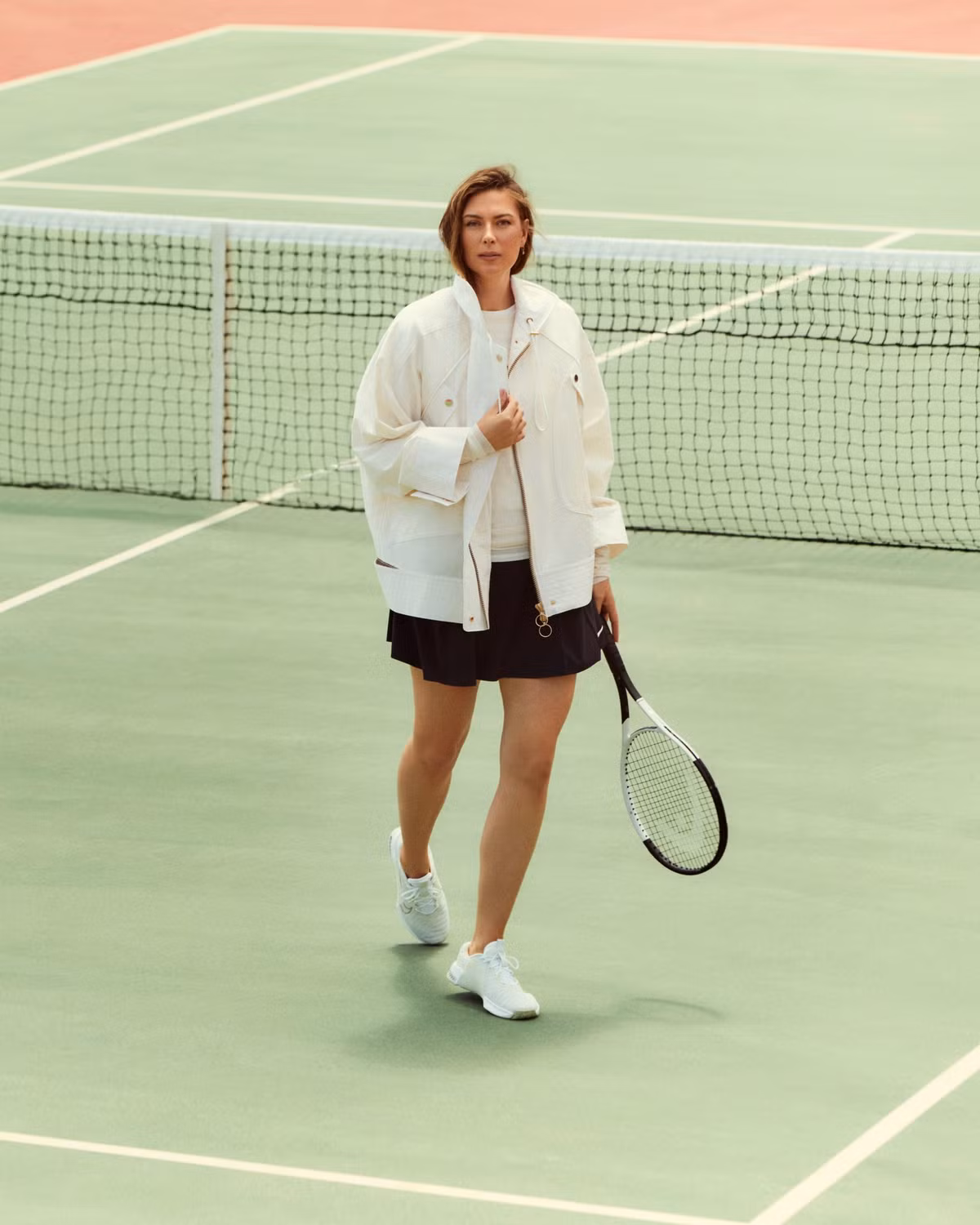 Tuy nhiên, fan vẫn nhận ra điểm khác nằm ở mái tóc cô nàng khi bộ tóc vàng nổi bật giờ đã được nhuộm nâu.