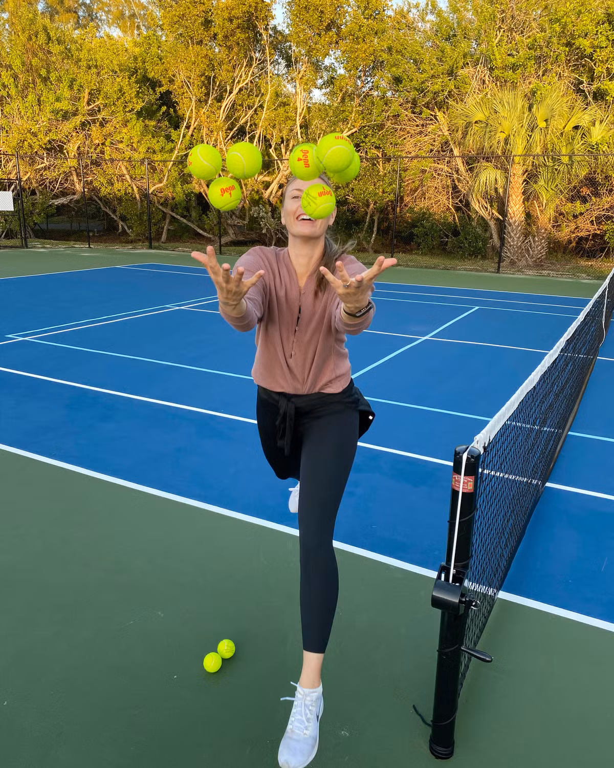 Sharapova giải nghệ năm 2020 với HCV Olympic cùng 5 Grand Slam. Gác vợt, cô nàng dành nhiều thời gian cho gia đình.