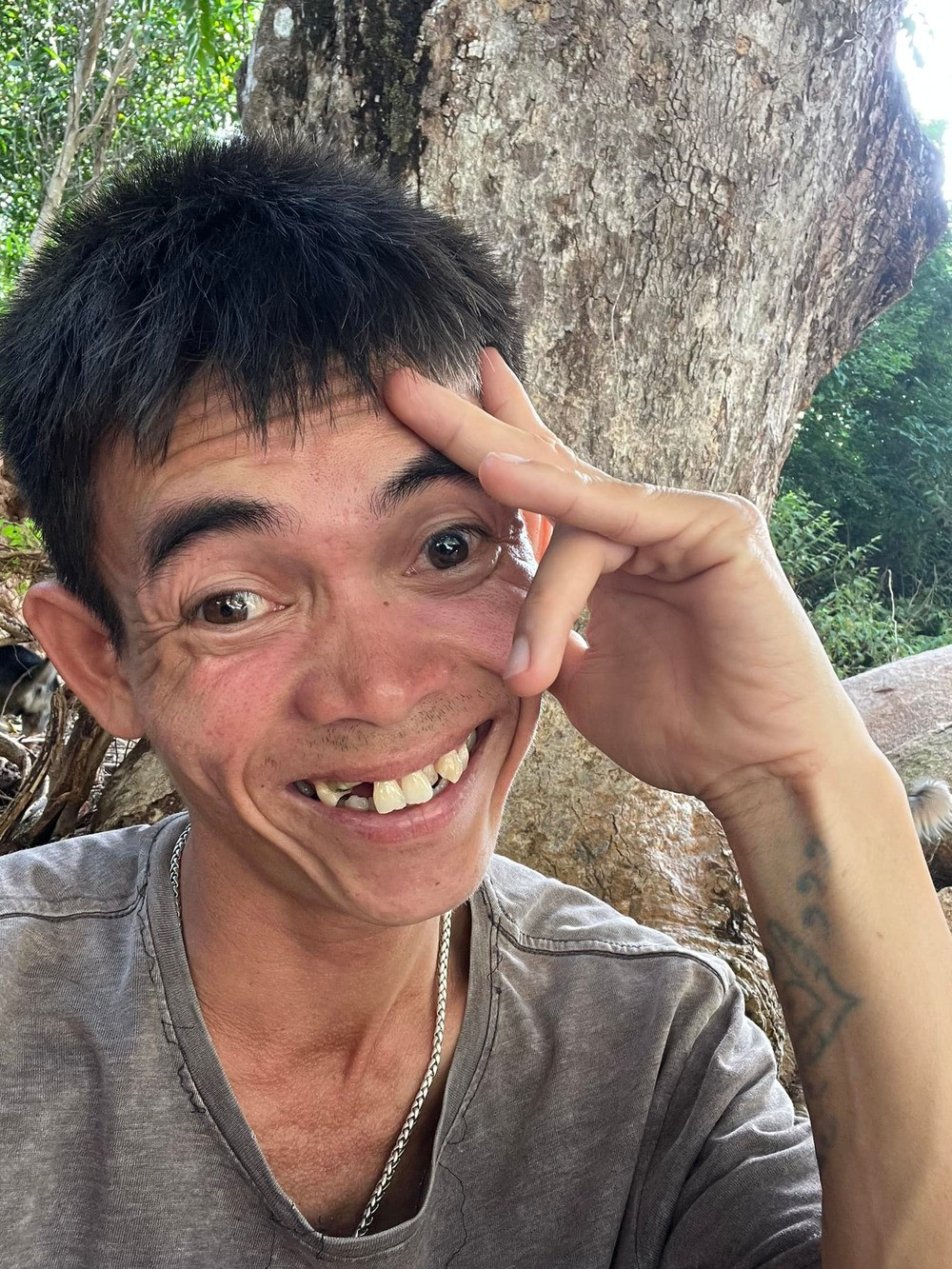 Thế nhưng, điều khiến mọi người bất ngờ là hình ảnh hồi nhỏ của Sô Y Tiết khác xa anh chàng hiện tại, nhiều người nhìn kỹ vẫn không nhận ra.