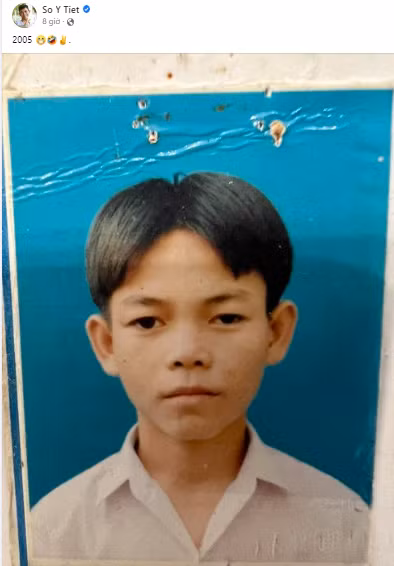 Mới đây nhất, trên Facebook cá nhân của mình, anh chăn bò Sô Y Tiết đã đăng tải hình ảnh bản thân thời còn đi học, thời điểm vào khoảng 2015.