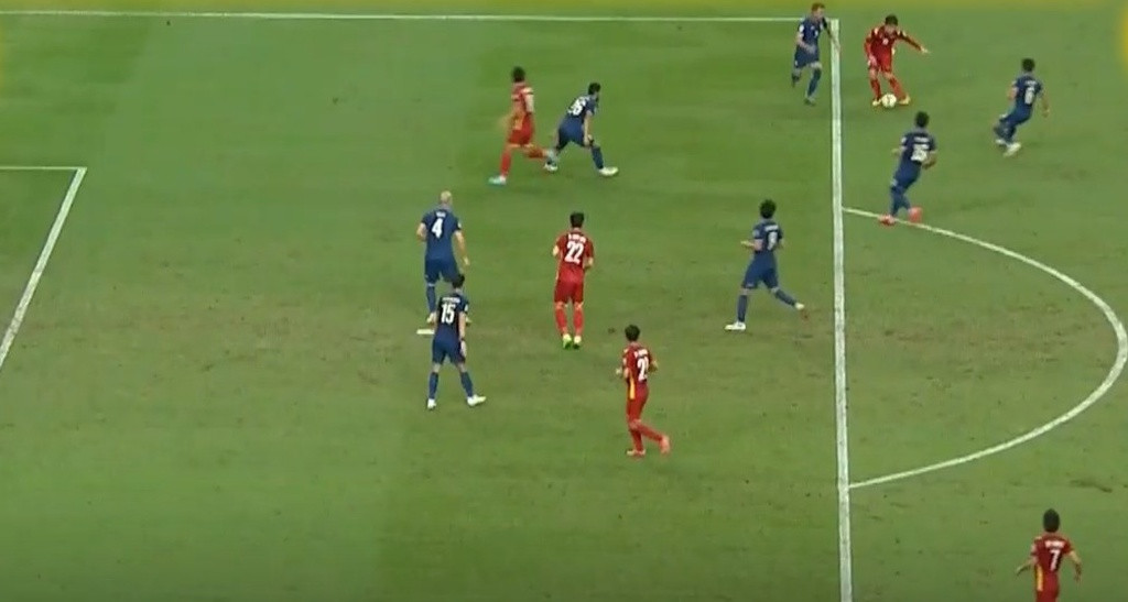 Cụ thể, phút 70' Quang Hải đã chuyền bóng vừa tầm, đủ để Đức Chinh tạo ra một pha hãm thành nguy hiểm.