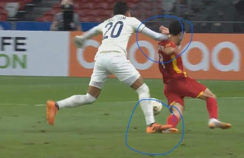 Phút 42, Văn Toàn có pha thoát xuống đầy tốc độ loại bỏ được thủ thành Chatchai Budprom của Thái Lan. Khi ấy, lưới của Thái Lan để trống và đội tuyển Việt Nam có cơ hội rất lớn để ghi bàn.