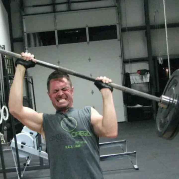 Cái kết của việc hay "ra vẻ" khi tập gym.