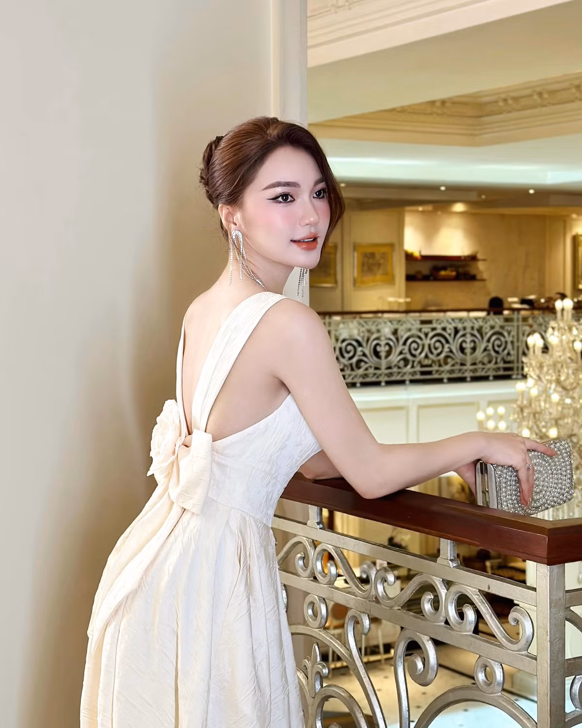 Thông qua bài đăng, nhiều người đoán rằng Ngọc Nữ còn đang trong trạng thái độc thân, nên mới “thả thính” mùi mẫn đến vậy.