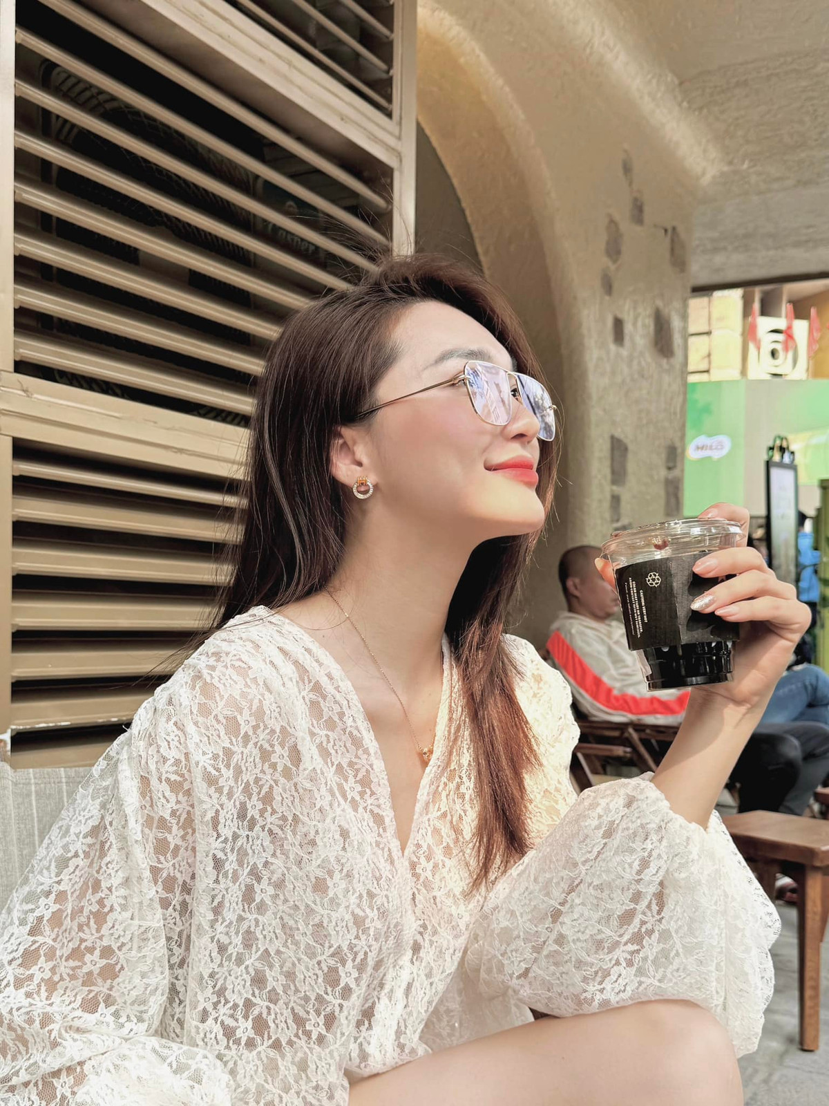 Ngọc Nữ nhận về nhiều lời khen ngợi, bởi làn da trắng sứ, gương mặt hài hòa, cân đối.